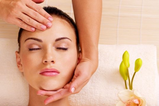 Массажи лица — приятно и полезно