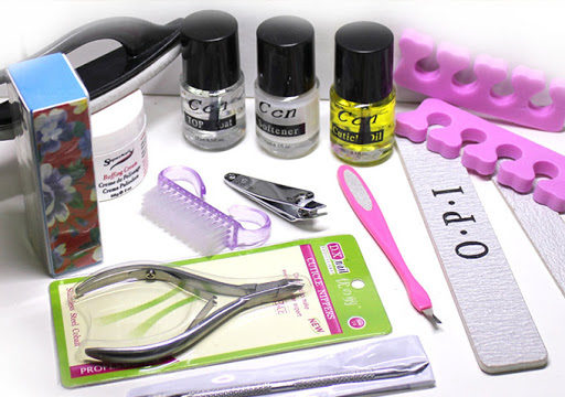 Какие материалы необходимы для наращивания ногтей?