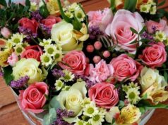 Цветы в корзине — практичный подарок