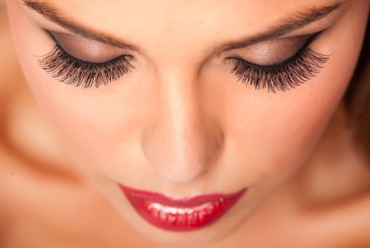 Наращивание ресниц: одна из самых востребованных процедур на рынке бьюти-услуг