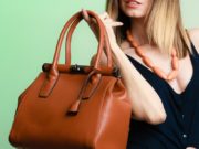 Как правильно подобрать сумку к одежде: красивые и удобные модели