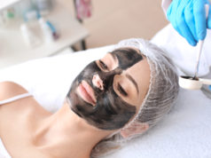 Польза карбонового пилинга для кожи лица