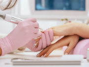 Преимущества курсов по маникюру STAND OUT