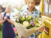 Как порадовать любимую девушку на расстоянии?