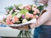 Почему стоит заказывать цветы с доставкой?