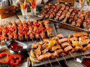 Какой формат кейтеринга выбрать для новогоднего мероприятия?