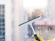 Преимущества профессионального мытья окон
