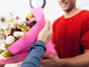 Как сделать сюрприз из доставки цветов?