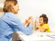 Логопедическое занятие при аутизме и РАС