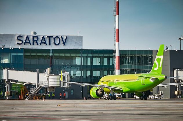 Аэропорт в Саратове возобновил прием и выпуск самолетов